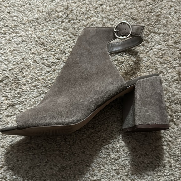 Nine West gray peep toe heels size 10 in women’s - Picture 3 of 6